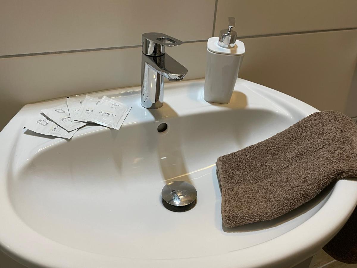 Hotel Kolossos Duesseldorf - นอยส์ ภายนอก รูปภาพ