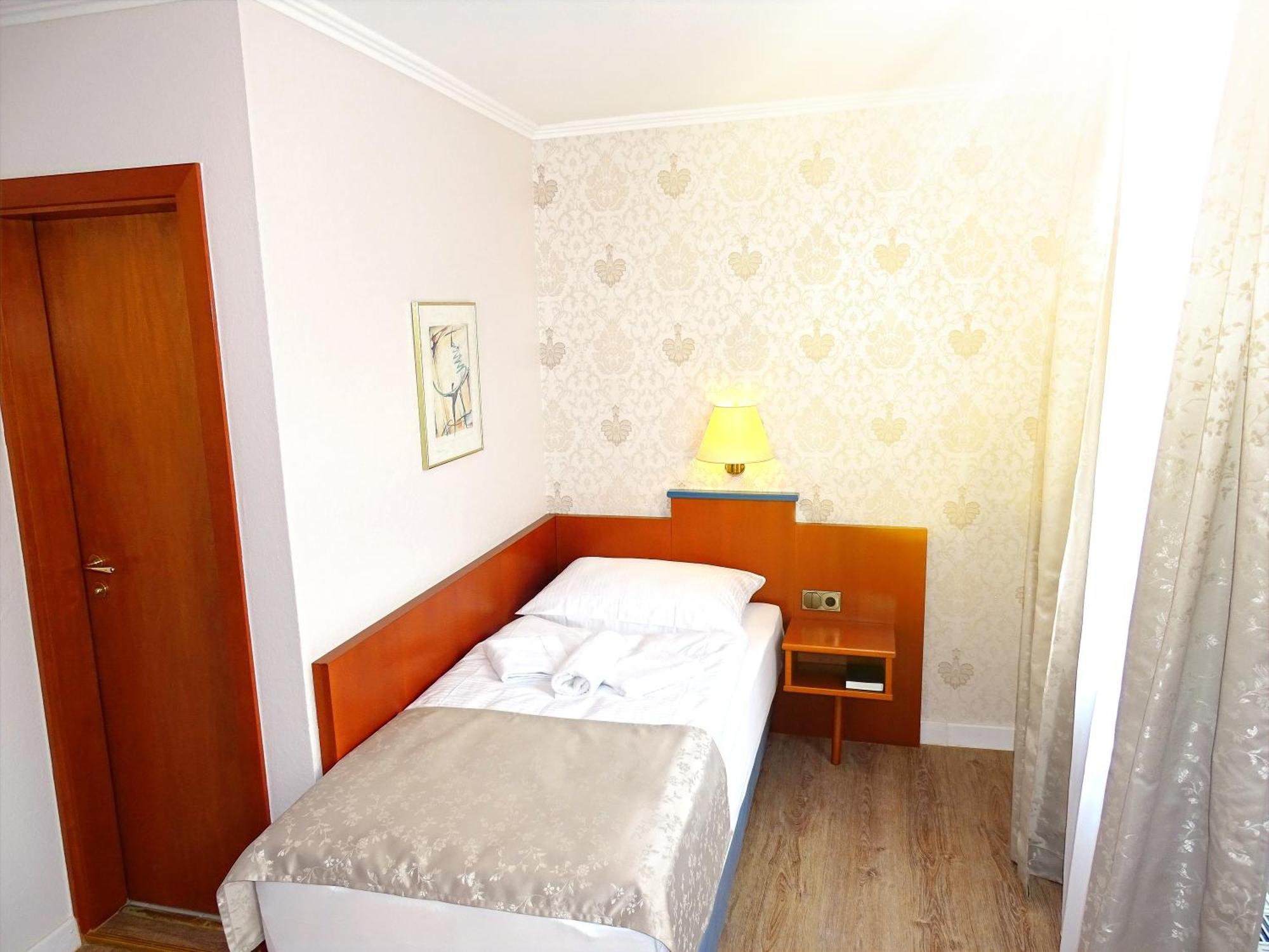Hotel Kolossos Duesseldorf - นอยส์ ห้อง รูปภาพ