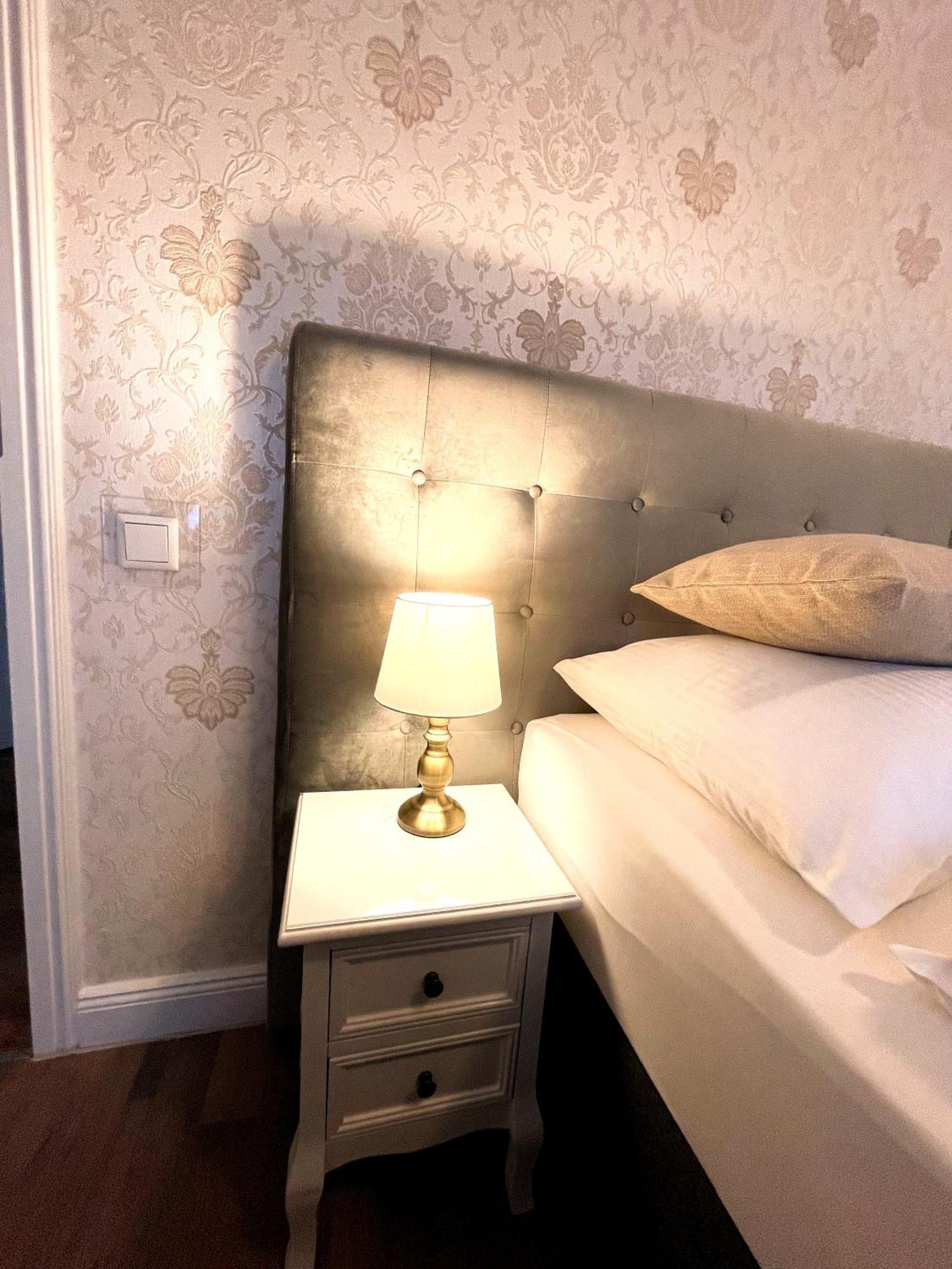 Hotel Kolossos Duesseldorf - นอยส์ ภายนอก รูปภาพ